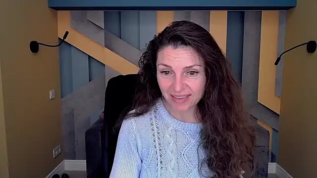 Snapshot of EllaLong chatting on October 24, 11:39 am EllaLong online show from October 24, 11:39 am