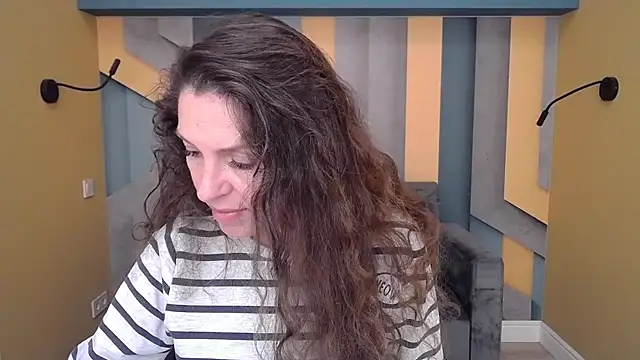 Snapshot of EllaLong chatting on October 26, 12:33 pm EllaLong online show from October 26, 12:33 pm