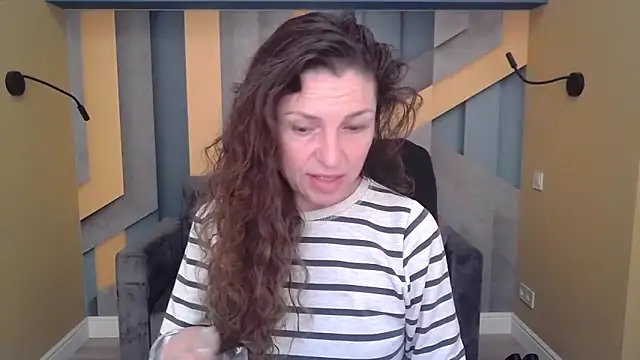 Snapshot of EllaLong chatting on November 3, 12:39 pm EllaLong online show from November 3, 12:39 pm