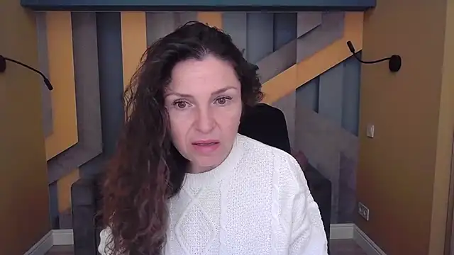 Snapshot of EllaLong chatting on November 4, 12:26 pm EllaLong online show from November 4, 12:26 pm