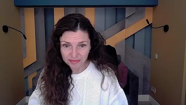 Snapshot of EllaLong chatting on November 6, 12:28 pm EllaLong online show from November 6, 12:28 pm