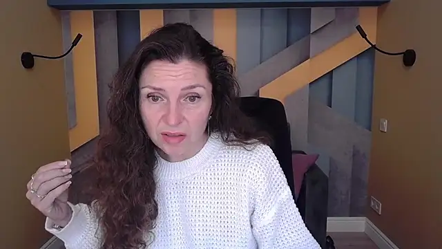 Snapshot of EllaLong chatting on November 10, 12:48 pm EllaLong online show from November 10, 12:48 pm