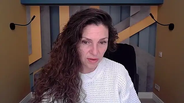 Snapshot of EllaLong chatting on November 11, 12:27 pm EllaLong online show from November 11, 12:27 pm