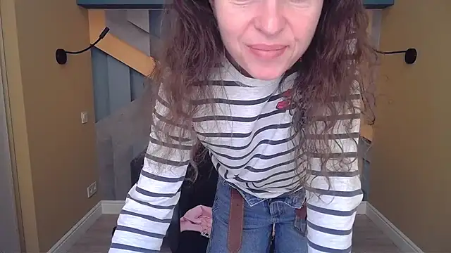 Snapshot of EllaLong chatting on December 2, 12:32 pm EllaLong online show from December 2, 12:32 pm