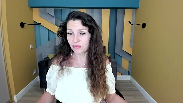 EllaLong online show from July 29, 11:30 am