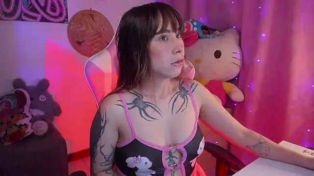 Snapshot of Waifu_Aika chatting on November 17, 3:23 am Waifu Aika online show from November 17, 3:23 am