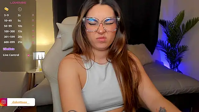 Snapshot of dakottaa_ chatting on November 13, 11:36 pm dakottaa online show from November 13, 11:36 pm