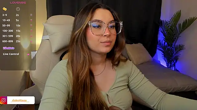 Snapshot of dakottaa_ chatting on November 18, 11:37 pm dakottaa online show from November 18, 11:37 pm