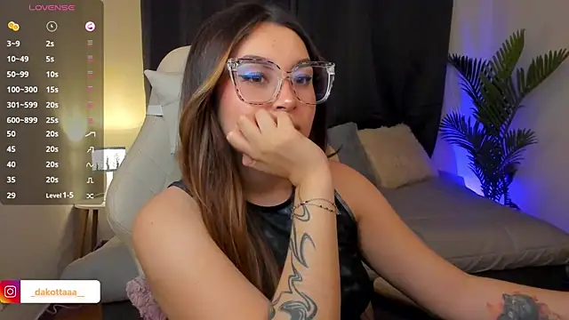 Snapshot of dakottaa_ chatting on November 23, 12:21 am dakottaa online show from November 23, 12:21 am