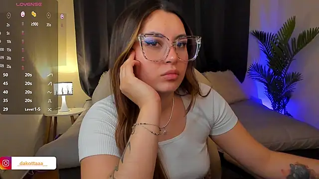 Snapshot of dakottaa_ chatting on December 1, 11:32 pm dakottaa online show from December 1, 11:32 pm