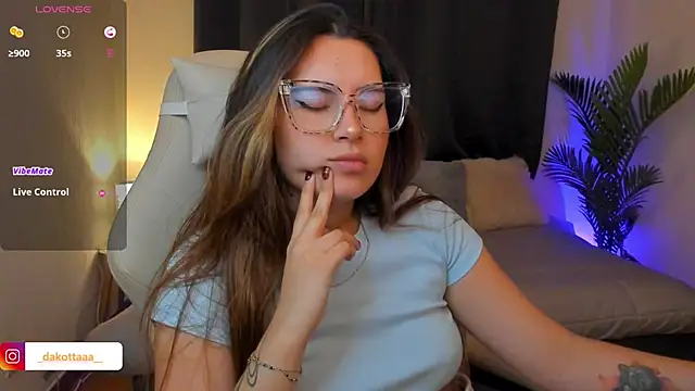 dakottaa  online show from February 3, 2:53 am