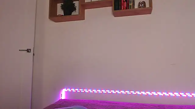 Snapshot of Karolina_love_ chatting on November 23, 5:35 pm Karolina love online show from November 23, 5:35 pm