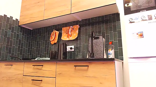 Snapshot of Karolina_love_ chatting on February 22, 2:13 am Karolina love online show from February 22, 2:13 am