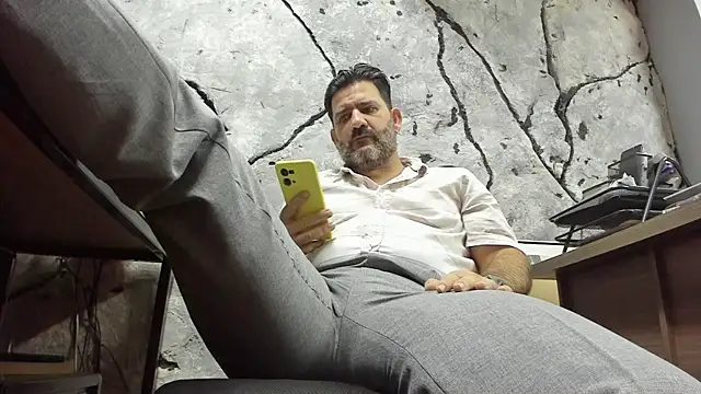 Snapshot of Maxi_TheBigDaddy chatting on October 22, 3:23 pm Maxi TheBigDaddy online show from October 22, 3:23 pm