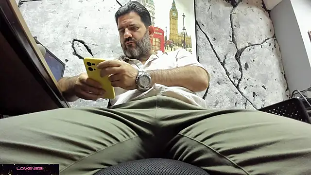 Snapshot of Maxi_TheBigDaddy chatting on November 7, 11:43 am Maxi TheBigDaddy online show from November 7, 11:43 am