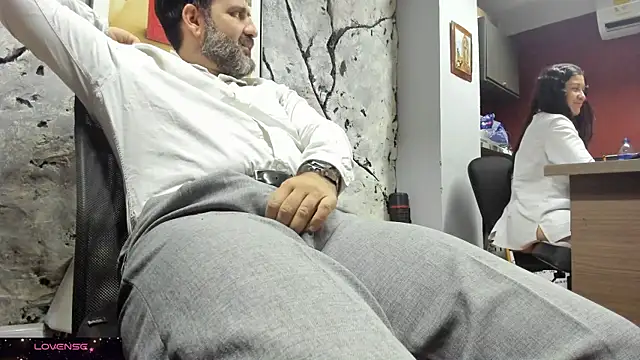 Snapshot of Maxi_TheBigDaddy chatting on November 18, 3:16 pm Maxi TheBigDaddy online show from November 18, 3:16 pm