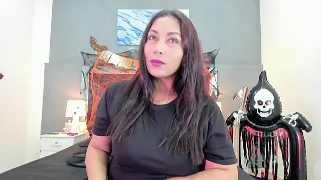 Snapshot of Lauralove_69 chatting on October 29, 8:21 pm Lauralove 69 online show from October 29, 8:21 pm