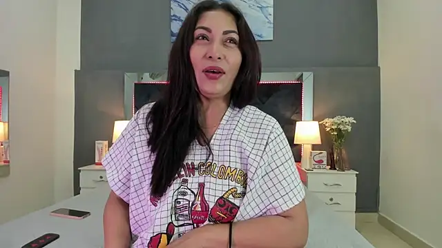 Snapshot of Lauralove_69 chatting on November 19, 1:00 pm Lauralove 69 online show from November 19, 1:00 pm