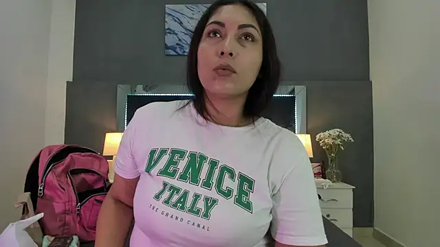 Snapshot of Lauralove_69 chatting on November 25, 7:36 pm Lauralove 69 online show from November 25, 7:36 pm