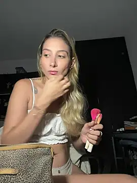 Snapshot of DanikRosse chatting on January 24, 4:05 am DanikRosse online show from January 24, 4:05 am