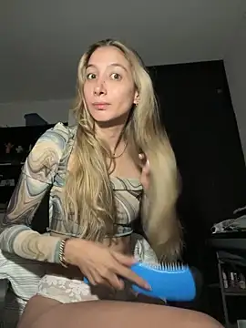 Snapshot of DanikRosse chatting on March 2, 3:56 am DanikRosse online show from March 2, 3:56 am
