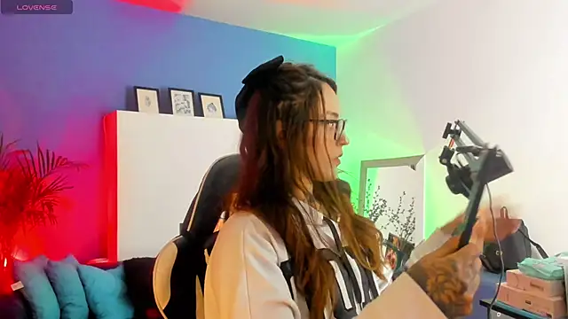 Megan inked online show from May 6, 3:35 am