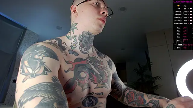 Snapshot of Tommy_cat chatting on December 12, 5:10 am Tommy cat online show from December 12, 5:10 am