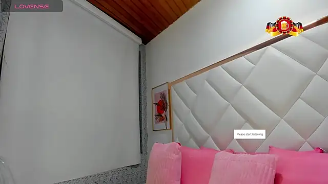 Snapshot of EmiliBonnie chatting on September 28, 10:37 pm EmiliBonnie online show from September 28, 10:37 pm