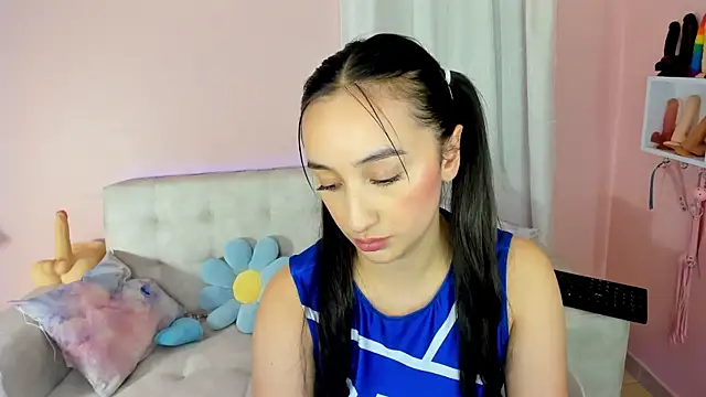 tinysara online show from March 1, 10:42 pm