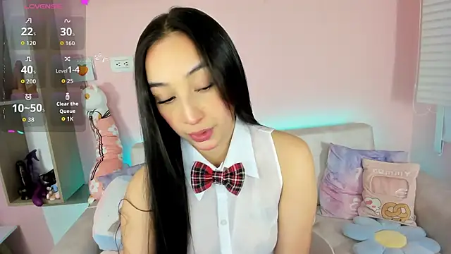 tinysara online show from December 4, 4:38 pm