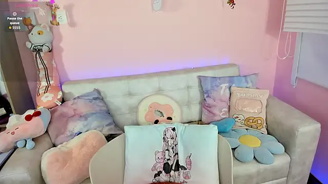 tinysara online show from December 19, 4:25 pm