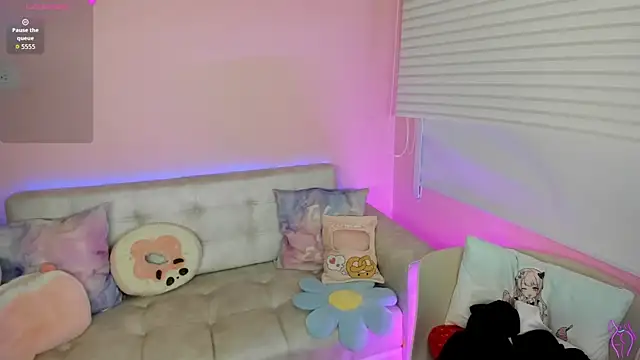 tinysara online show from January 11, 4:34 pm