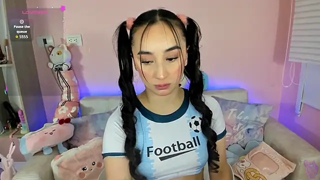 tinysara online show from March 15, 4:24 pm