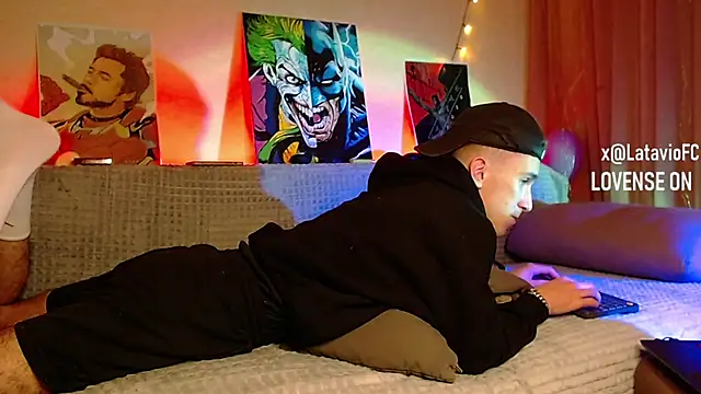 Snapshot of Midnighter_ chatting on January 29, 12:43 am Midnighter online show from January 29, 12:43 am