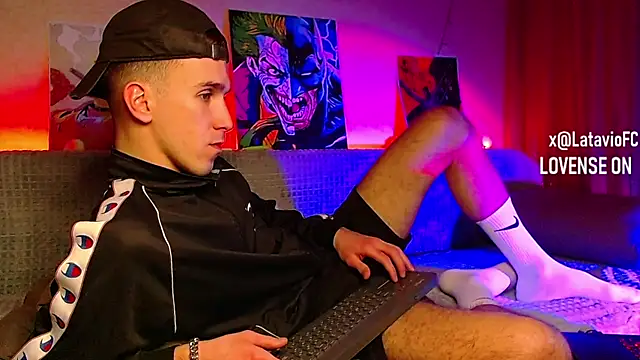 Snapshot of Midnighter_ chatting on January 31, 1:56 pm Midnighter online show from January 31, 1:56 pm