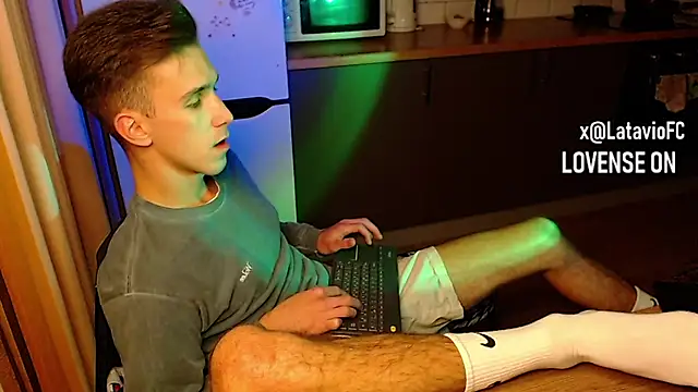 Snapshot of Midnighter_ chatting on September 24, 1:53 am Midnighter online show from September 24, 1:53 am