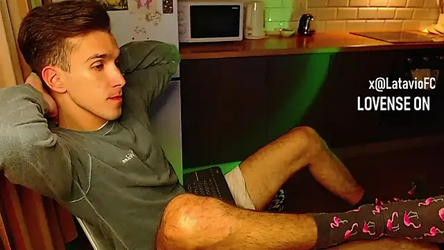 Snapshot of Midnighter_ chatting on September 29, 3:33 am Midnighter online show from September 29, 3:33 am