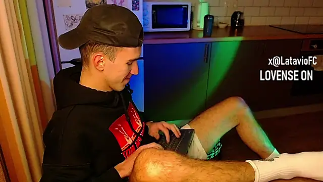 Snapshot of Midnighter_ chatting on September 30, 2:38 am Midnighter online show from September 30, 2:38 am