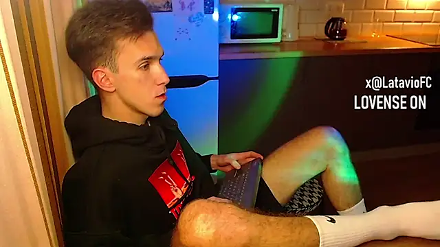 Snapshot of Midnighter_ chatting on October 30, 11:38 pm Midnighter online show from October 30, 11:38 pm