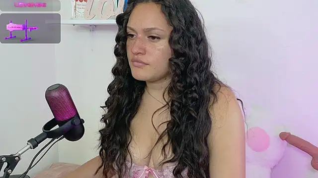 Snapshot of megan_doll2 chatting on March 1, 9:59 pm megan doll2 online show from March 1, 9:59 pm