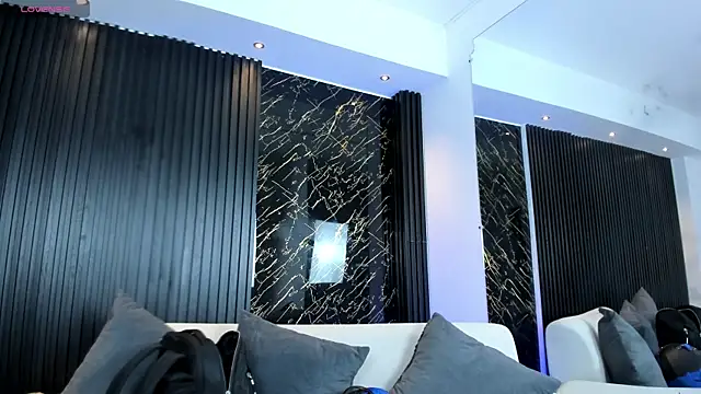 charlottewhitte online show from October 29, 11:45 am