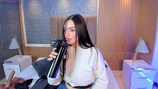 charlottewhitte online show from January 9, 12:08 pm