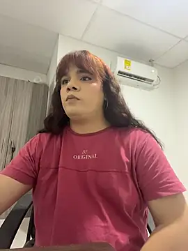 Snapshot of Violetacam_05 chatting on October 24, 6:32 am Violetacam 05 online show from October 24, 6:32 am