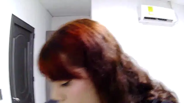 Snapshot of Violetacam_05 chatting on October 25, 11:32 pm Violetacam 05 online show from October 25, 11:32 pm