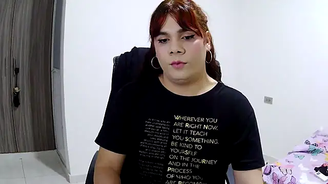 Snapshot of Violetacam_05 chatting on October 31, 8:59 am Violetacam 05 online show from October 31, 8:59 am