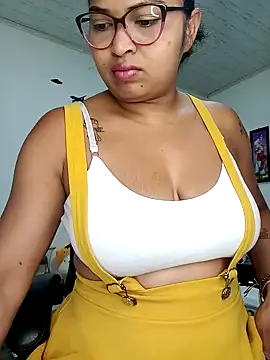 Snapshot of chalohott chatting on February 1, 9:32 am chalohott online show from February 1, 9:32 am