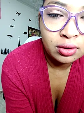 Snapshot of chalohott chatting on October 7, 9:06 am chalohott online show from October 7, 9:06 am