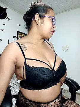 Snapshot of chalohott chatting on October 12, 8:57 am chalohott online show from October 12, 8:57 am