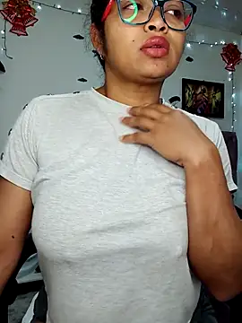 Snapshot of chalohott chatting on December 15, 10:08 am chalohott online show from December 15, 10:08 am