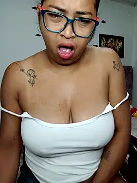 Snapshot of chalohott chatting on February 1, 11:31 am chalohott online show from February 1, 11:31 am